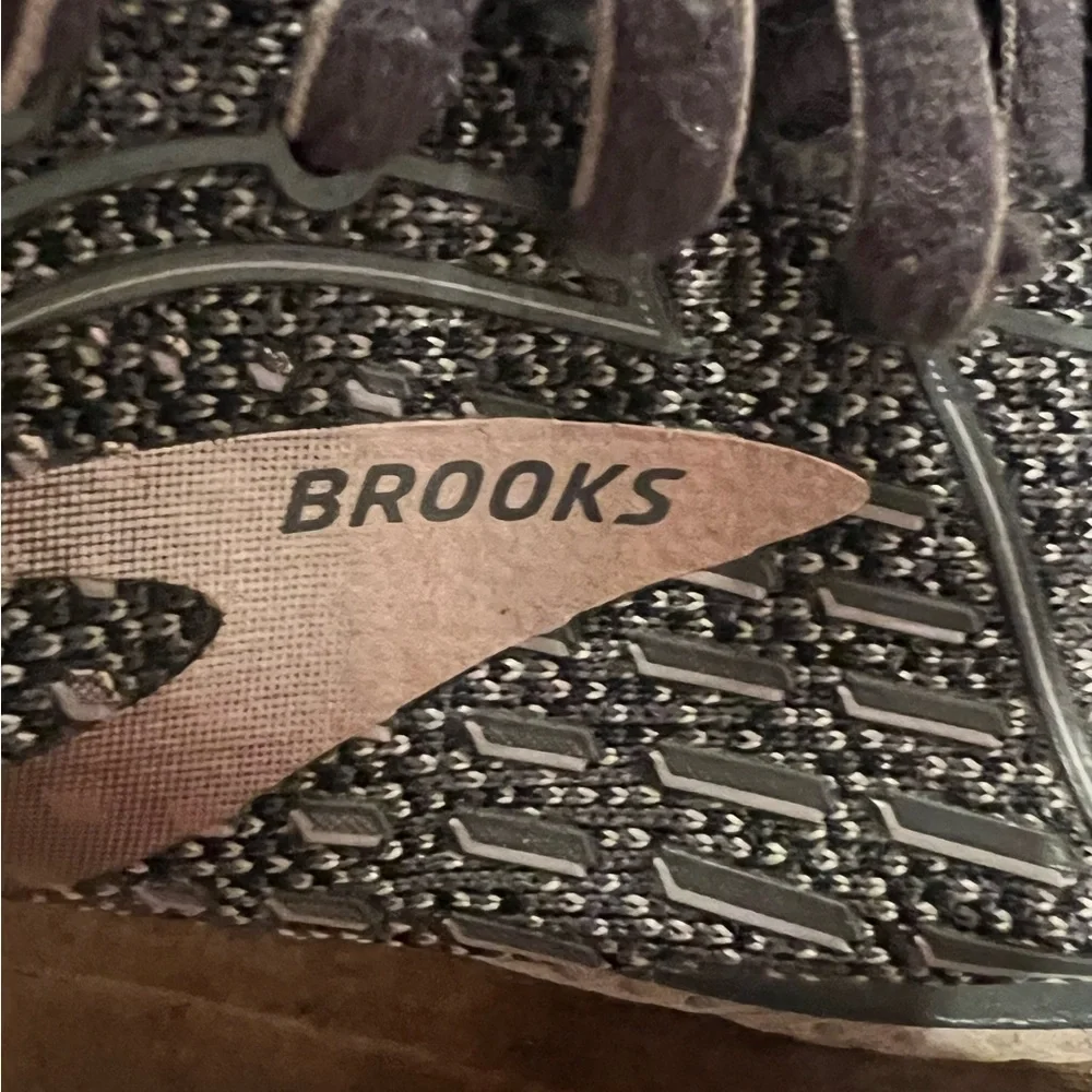 Brooks Adrenaline women’s athletic sneakers size 8, GUC, see pics, gray